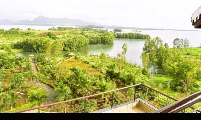 Khodala Villa | ¡Vistas impresionantes! Casa frente al lago con piscina en la azotea