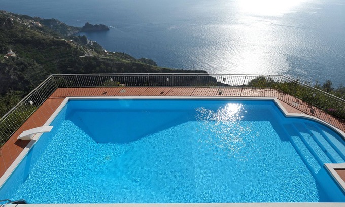 San Michele Villa | Lovely 6 Bdrm Sleeps 10, Pool, Gardens, Amazing Views ubicación ideal, tiendas cerca