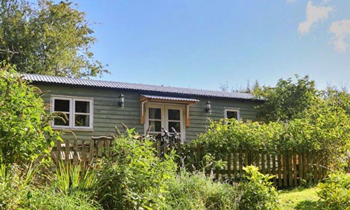 Coalbrookdale Casa | Stunning villa for 2 guests with WIFI, pets allowed and parking