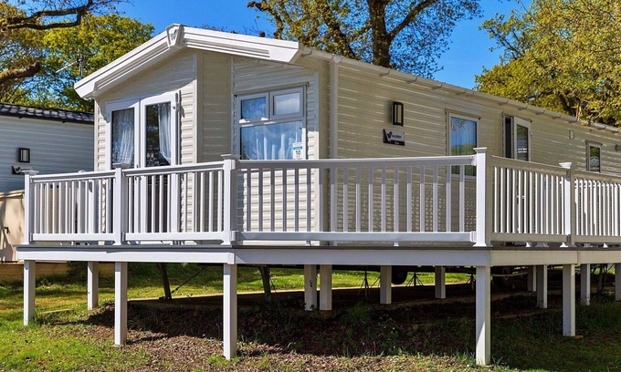 Cowes Casa | Maravillosa casa de vacaciones para 6 personas con piscina, WIFI, TV y terraza