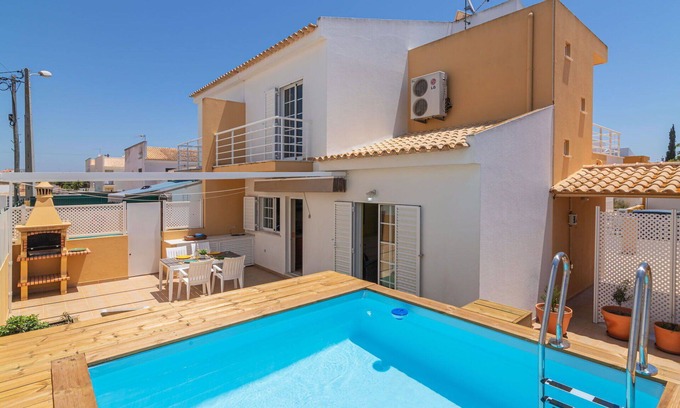 Pera Casa | Preciosa casa de vacaciones con WIFI, A/C, piscina privada, TV, balcón y aparcamiento