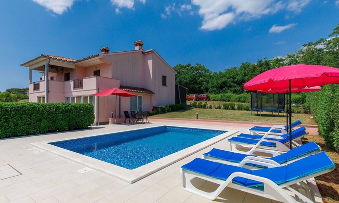 Martinski Casa | Estupenda casa de vacaciones para 8 personas con WIFI, A/C, piscina privada, TV y terraza