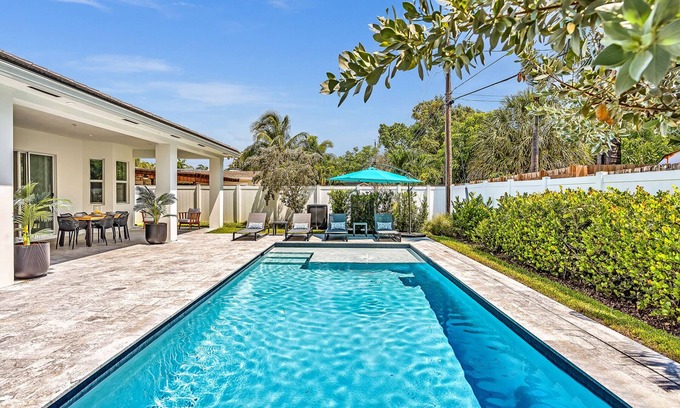 Poinsettia Heights Casa | Stunning Villa near Las Olas Beach Heated Pool