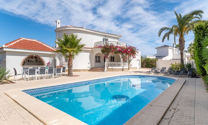 Quesada Villa | Impresionante villa con piscina privada, terraza, balcón, aire acondicionado y Wi-Fi