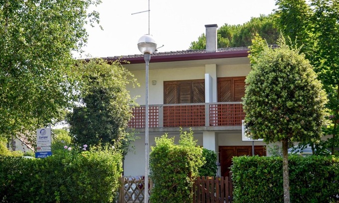 Bibione Villa | Impresionante villa con jardín privado perfecta para sus vacaciones relajantes.