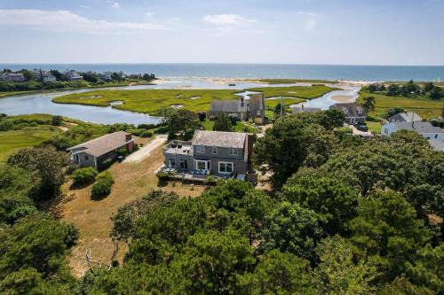 West Chatham Casa | Stunning Water Views 2 Decks By Beach