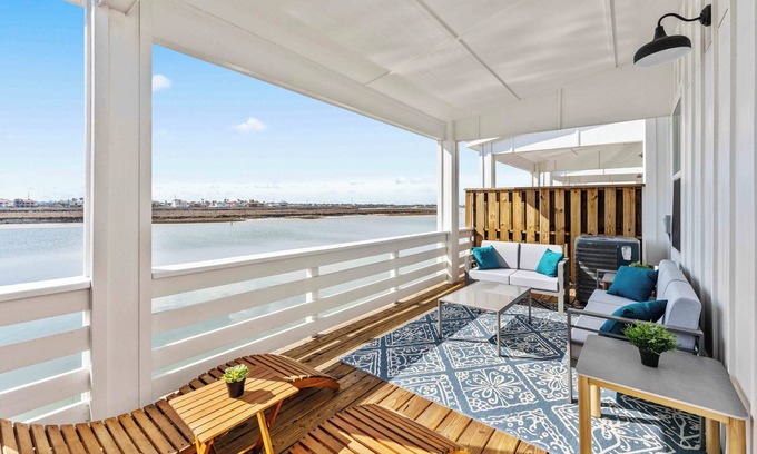 Corpus Christi Casa | Stunning Waterfront Retreat in Corpus Christi, TX