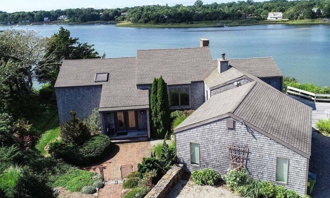 East Orleans Casa | Stunning Waterfront Contemporary