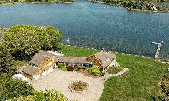 South Yarmouth Casa | Stunning Waterfront Home!
