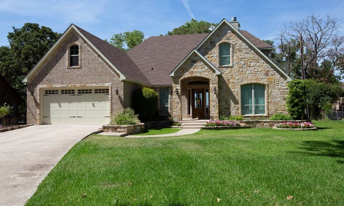 Azle Casa | IMPRESIONANTE Retiro frente al mar en Eagle Mountain Lake