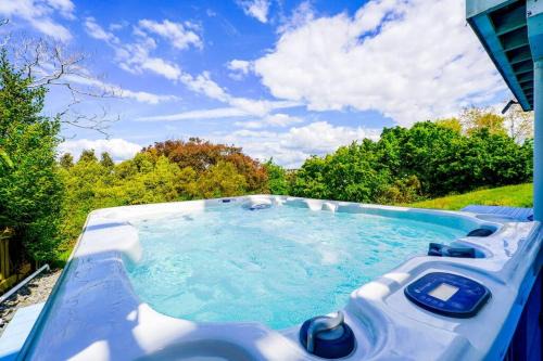 Bucklands Beach Casa | Stunning Waterfront Villa in Bucklands Beach
