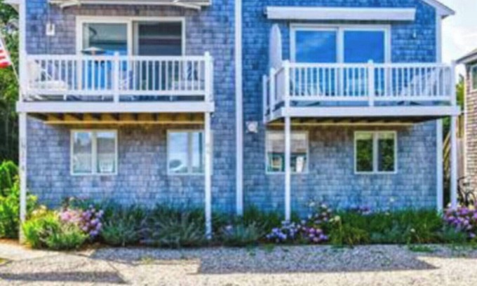 Provincetown Condominio | Stunning West End Condo with 2 bedrooms plus loft with bed and views of the bay