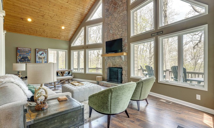 Chestnut Springs Casa | Stunning Wintergreen Resort Home: Ski & Golf!