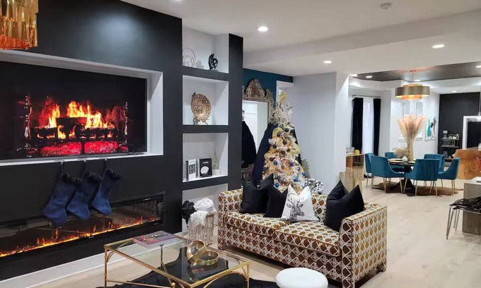 Northwest Philadelphia Casa | Stunningly Designed Residential with 2 Fireplaces