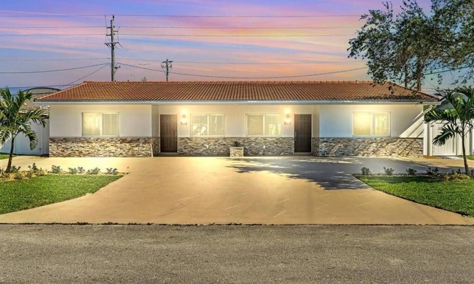 East Boca Raton Cabaña | Stunningly Remodeled 3-Bedroom Retreat in Prime East Boca Raton Location!
