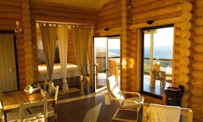 Molares Cabina | Sturdy solid wood cottage with panoramic mountain views