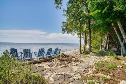 Sturgeon Bay Casa | Sturgeon Bay Hideaway with Direct Water Access!