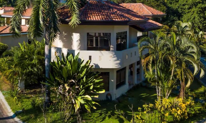 Playa Hermosa Casa | Stylish Sol&Arena+Pool Table+Private Jacuzzi+BBQ+Pet Friendly!