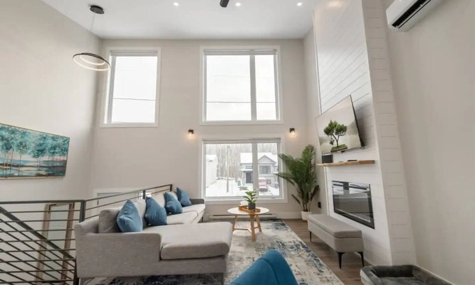 Dieppe Casa | Style and Space: Private Executive Home in Dieppe / Moncton