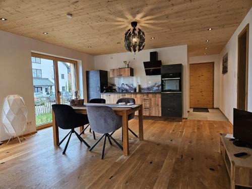 Oberstaufen Apartamento | Stylische Fewo in Bestlage in neugebautem Holzhaus mit Oberstaufen Plus