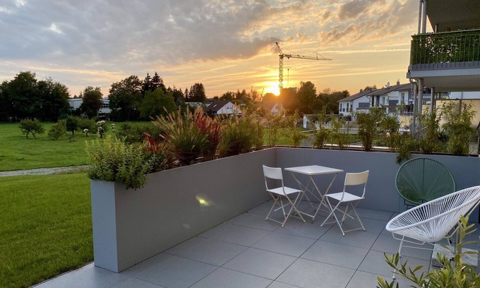 Waggershausen Apartamento | Stylisches Ferienappartement mit Blick ins Grün: Terrasse und Wiese