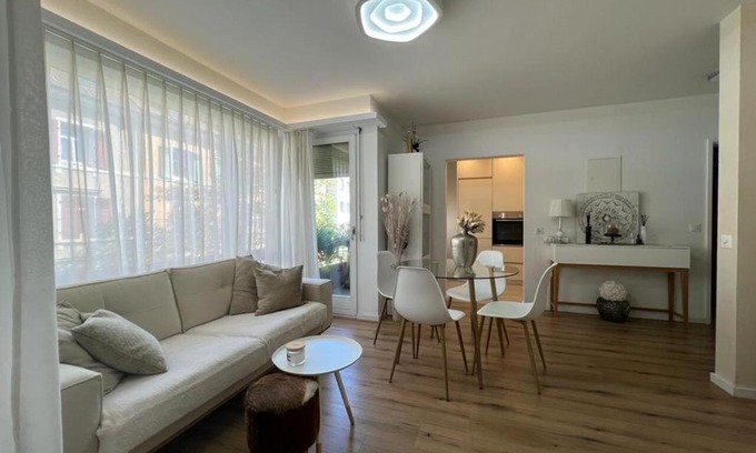 Matthaus Apartamento | Stylish 1-bedroom condo close to exhibition square