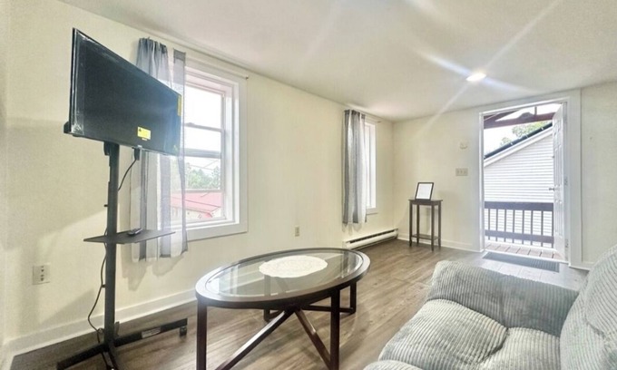 Mechanicsville Casa | Stylish 1-Bedroom Duplex home with Air Conditioning in Desirable Danville