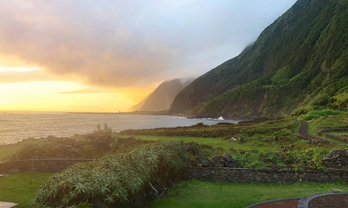 Calheta Casa | Stylish 1 Bedroom Stone House With Sea View In São Jorge, Azores (Belo Malandro)