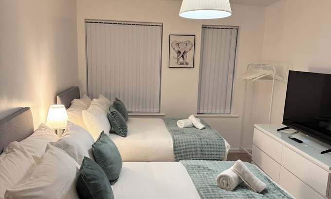 Birmingham City Centre Apartamento | Stylish 1-BR Apartment: Perfect for 4