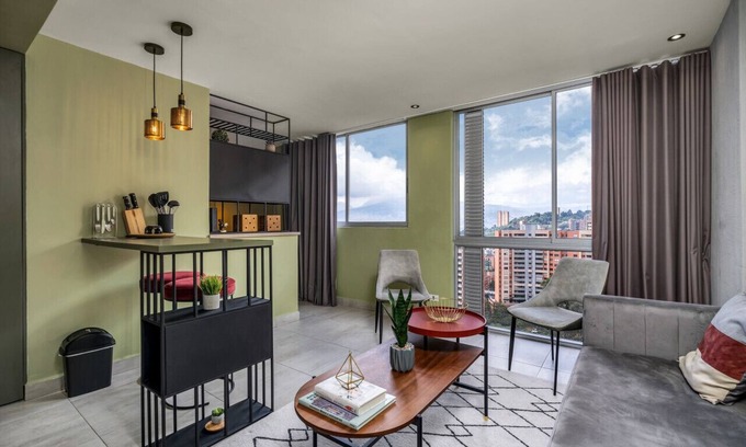 El Tesoro Apartamento | Stylish 19th floor loft near El Tesoro city view