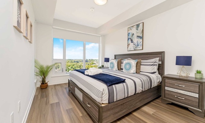 Kitchener Condominio | Stylish 1BR Condo w Balcony & Skyline Views