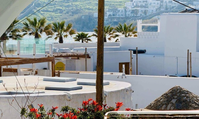 Ornos Apartamento | Stylish 2 Bd Escape Apt with Patio at Ornos Beach
