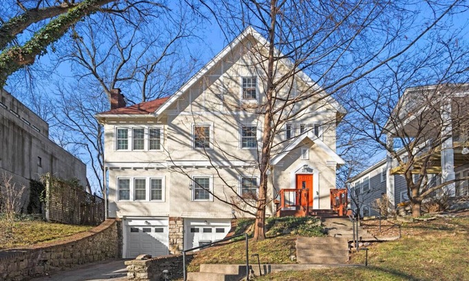 West Plaza Casa | Stylish 2 bd Stay Near Plaza & UMKC