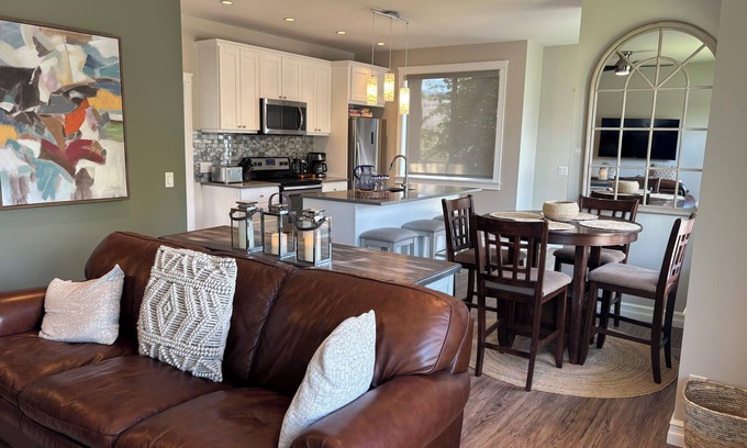 Glenmore Casa | Stylish 2-Bed Modern Home: Private Backyard, Deck & Patio, Short Ride to Lake