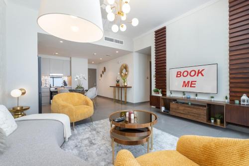 Dubai Apartamento | Stylish 2-Bed Oasis with Pool in Peaceful Creek Harbour