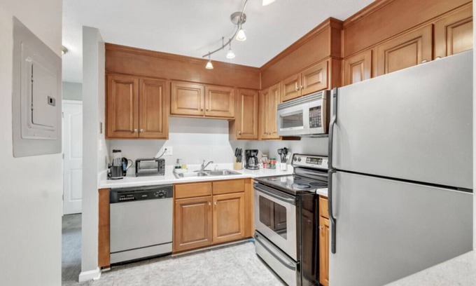 Crabtree Apartamento | Stylish 2 Bed Suite—in Crabtree Valley Raleigh!