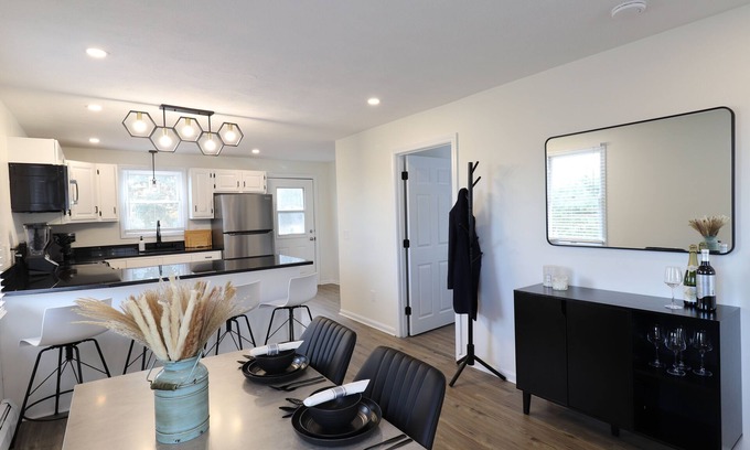 Providence Apartamento | Stylish 2 Bedroom Apartment, Close to Everything!
