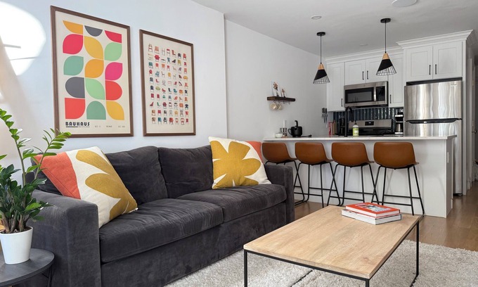 Crown Heights Apartamento | Stylish 2-bedroom apartment in great location with AC, WiFi