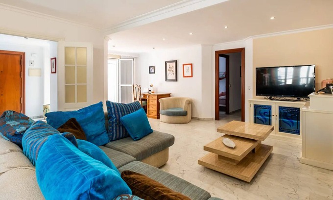 El Molinillo Apartamento | Stylish 2-bedroom apartment with private patio and WiFi in enjoyable Málaga