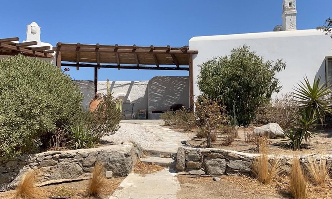 Drafaki Casa | Stylish 2 Bedroom Holiday Home with Spectacular Views