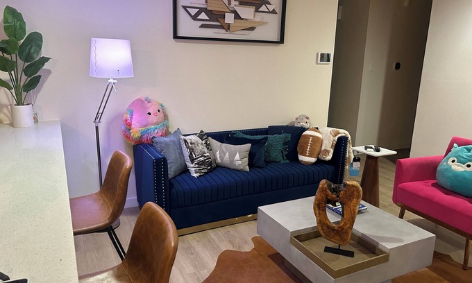 Barrington Oaks Casa | Stylish 2 bedroom house with office in Austin, near Domain,Apple,Downtown,Dell