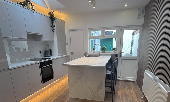 Ballsbridge Casa | Stylish 2-bedroom newly refurbished townhouse in Dublin