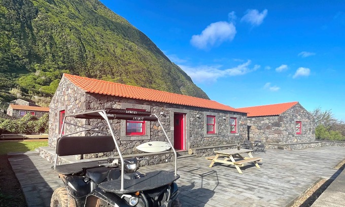 Calheta Casa | Stylish 2 Bedroom Stone House On Ocean Front In São Jorge, Azores (Belo Surf)
