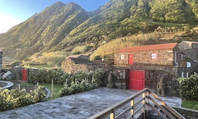 Calheta Casa | Stylish 2 Bedroom Stone House With Stunning Views, São Jorge, Azores (Vista)