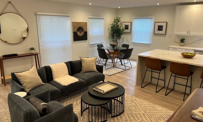 Mid-City Casa | Stylish 2 Bedroom Home in Santa Monica