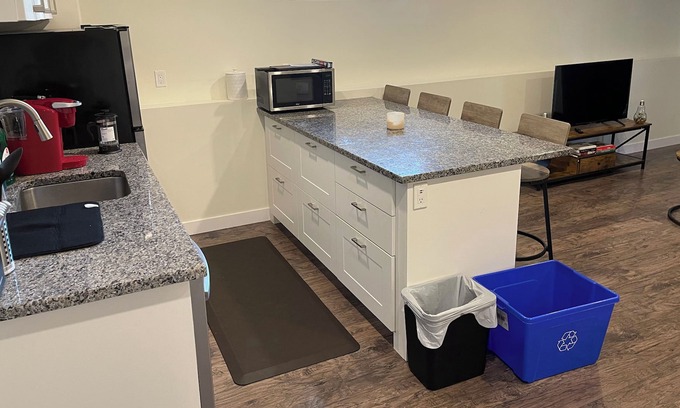 Calgary Casa | Stylish 2 Bedroom Walkout Basement