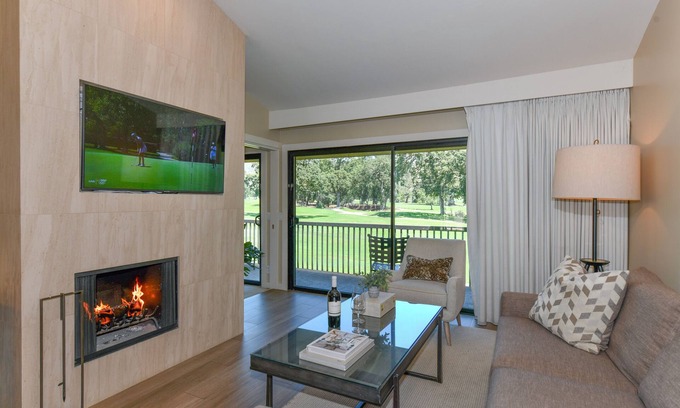 Napa Condominio | Stylish 2 king bed w/ensuite bath. Lush Golf Course view! Perfect for 2 couples!