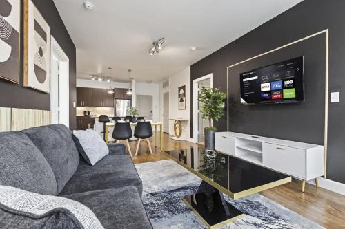 Frisco Apartamento | Stylish 2B near Legacy West Wi-Fi Fitness Pool