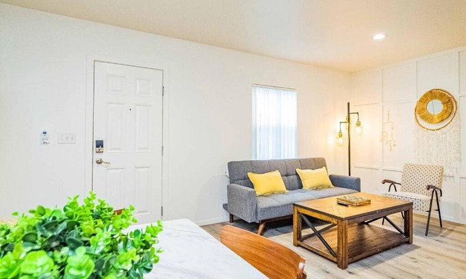 Glendora Casa | Stylish 2B2B country style house