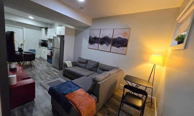 West Edmonton Casa | Stylish 2BD Basement Suite Close to WEM